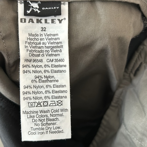 Oakley Golf Shorts - Picture 7 of 7